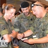 Imágenes de la emotiva despedida de los militares extremeños que parten hacia Letonia