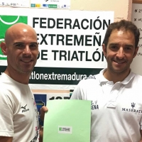 Acuerdo de colaboración entre la Federación Extremeña de Triatlón y la UEx