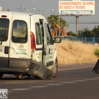 Un vehículo sale despedido tras chocar con otro a la salida de Badajoz