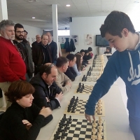 El ajedrez une a varias generaciones en la capital extremeña