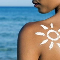 El 80% del daño solar que recibe la piel se produce antes de los 18 años