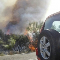 Los bomberos extinguen un incendio declarado en Los Ibores (Cáceres)