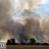 Importante incendio afecta a San Isidro (Badajoz)