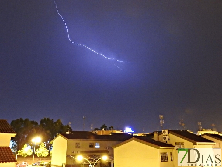 La tormenta dejó ayer desperfectos en Badajoz