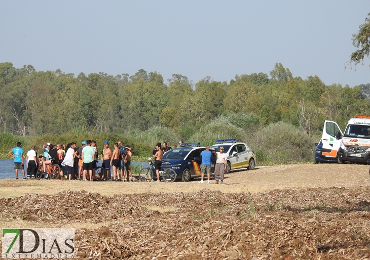 Sanitarios intentan salvar una vida a orillas del Guadiana