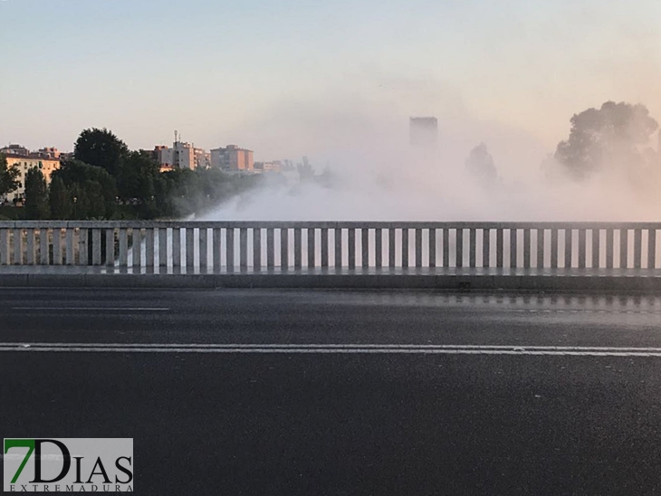 Operarios proceden a la reparación de la tubería del Puente Nuevo