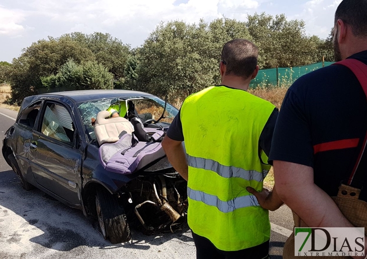 Tres heridos en una salida de vía en Tres Arroyos (Badajoz)