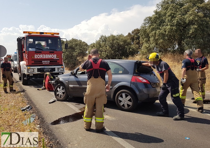 Tres heridos en una salida de vía en Tres Arroyos (Badajoz)