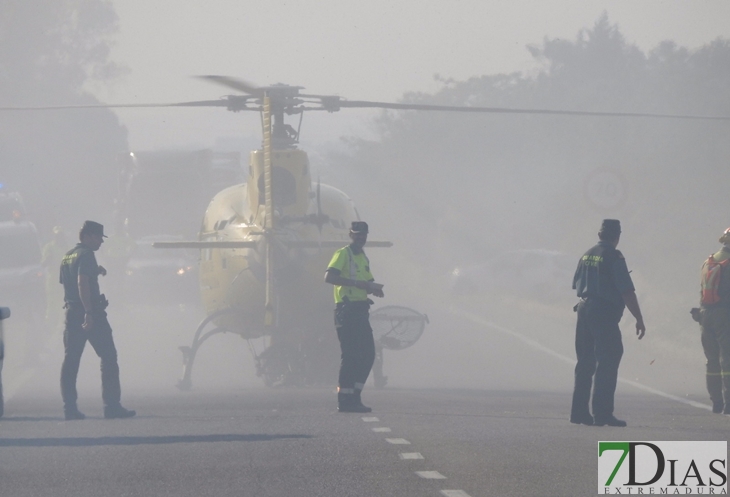 Desalojan Acuarel, Campomanes y cortan la N-432 a causa del incendio