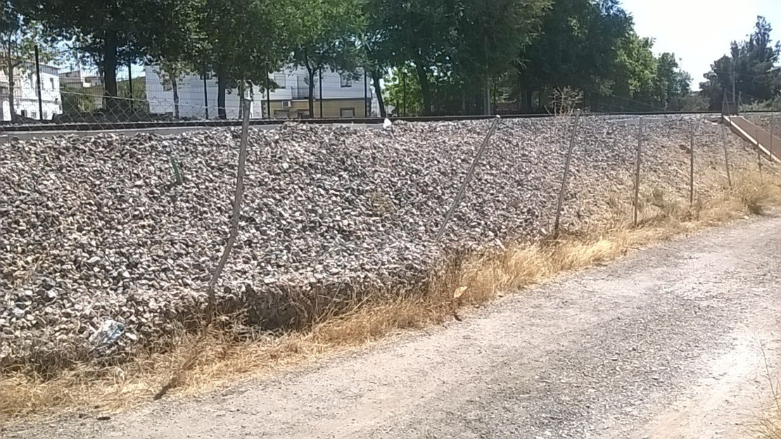 Advierten del mal estado de las vallas de la vía férrea en Mérida
