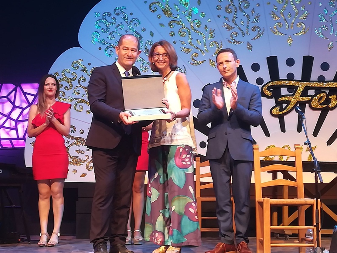 Mérida recibe la medalla de oro del Festival Flamenco Lo Ferro