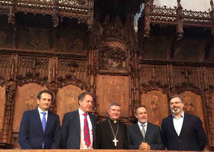 La sillería del coro de la Catedral placentina vuelve a lucir