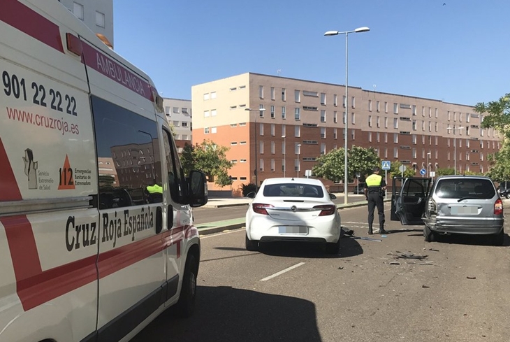 Herido en una colisión de dos vehículos en Cerro Gordo (Badajoz)