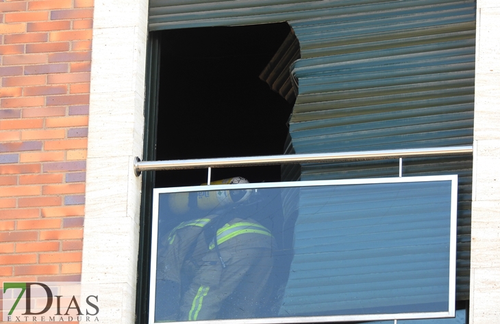 Incendio en una vivienda en Ronda Norte (Badajoz)