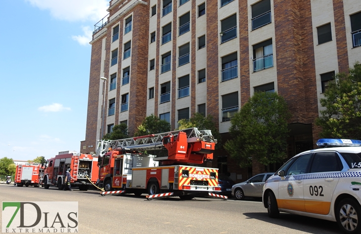 Incendio en una vivienda en Ronda Norte (Badajoz)