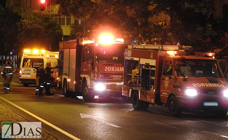 Incendio en una conocida pollería de la carretera de Sevilla (Badajoz)