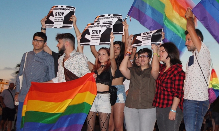 Villanueva responde a las agresiones homófobas