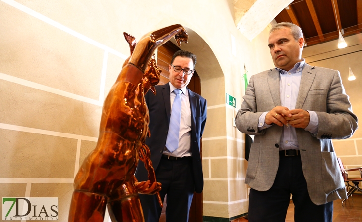 Un nuevo giraldillo lucirá en lo alto de la Giralda pacense