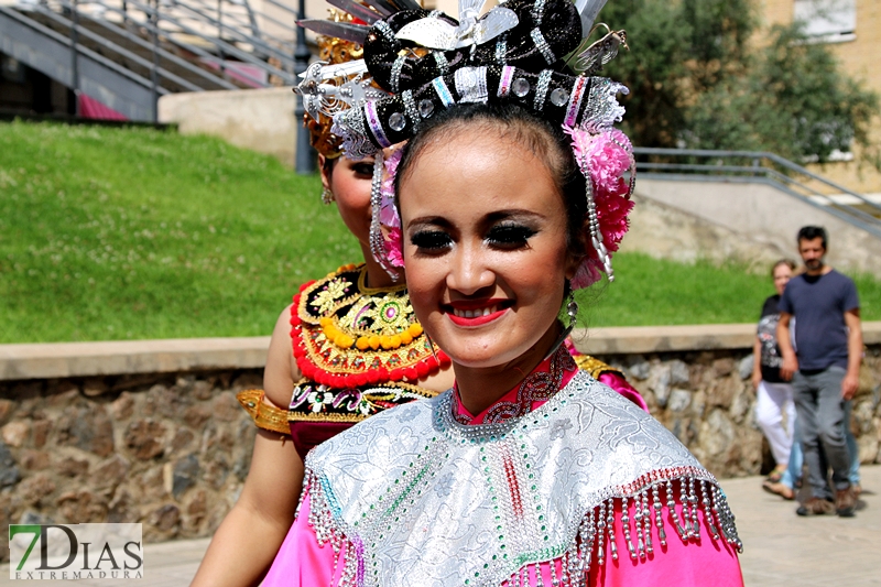 Imágenes del desfile del tradicional desfile del Festival Folclórico