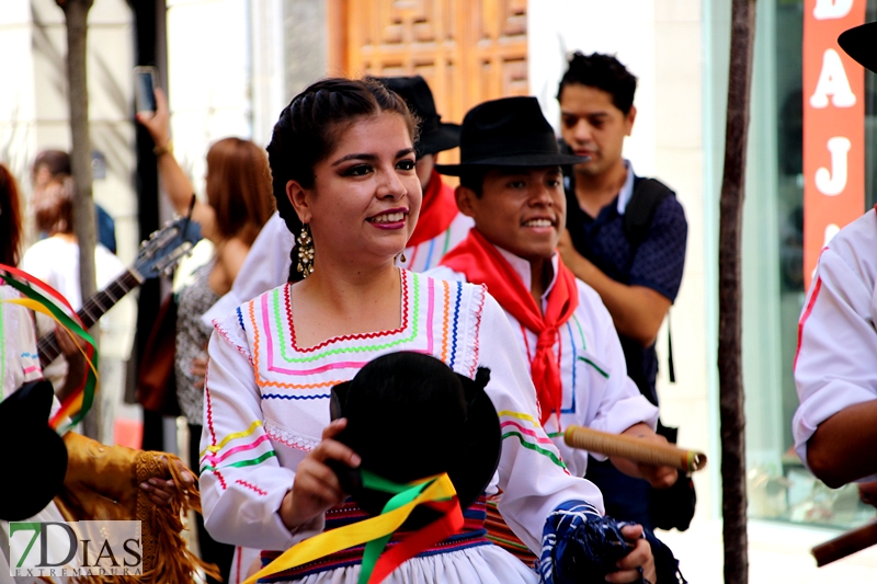 Imágenes del desfile del tradicional desfile del Festival Folclórico