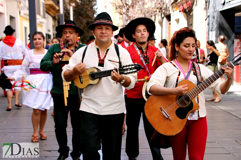 Imágenes del desfile del tradicional desfile del Festival Folclórico