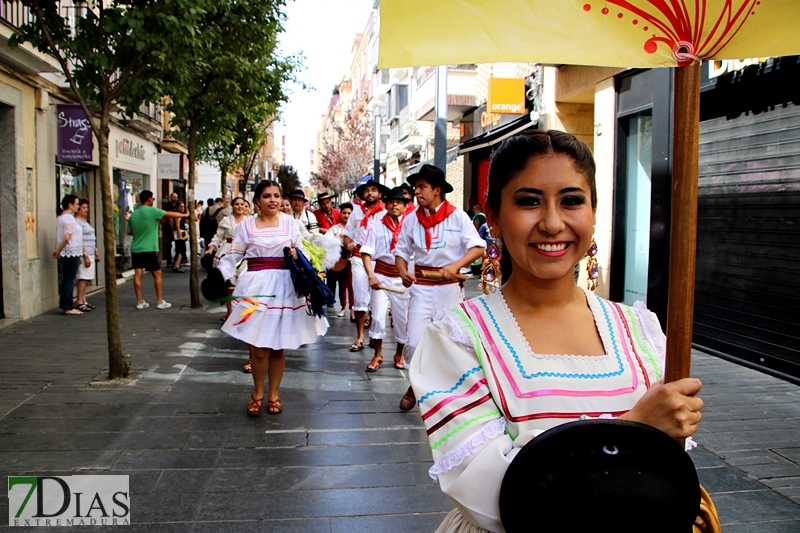 Imágenes del desfile del tradicional desfile del Festival Folclórico