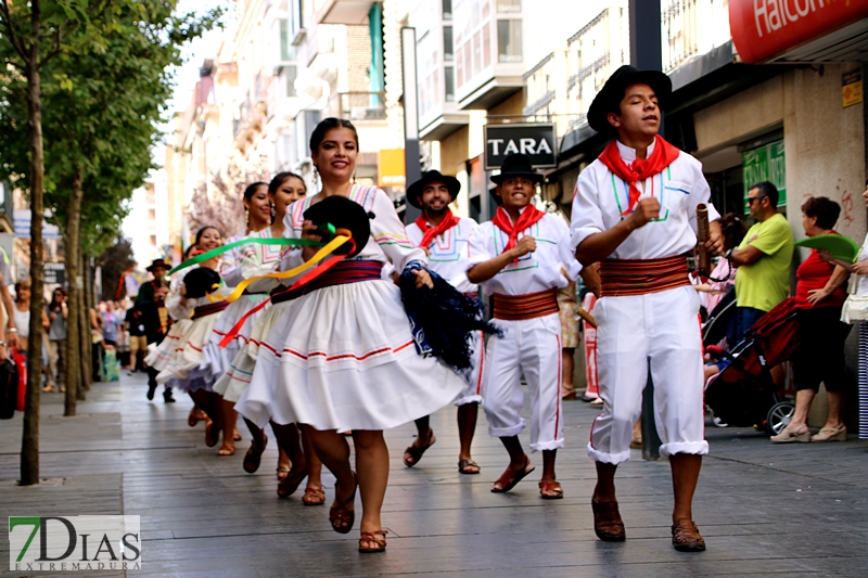 Imágenes del desfile del tradicional desfile del Festival Folclórico