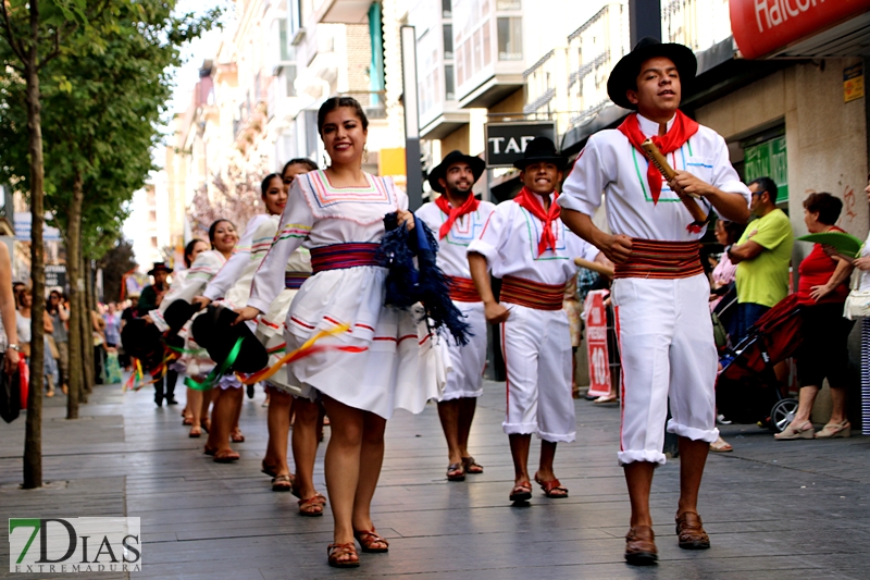 Imágenes del desfile del tradicional desfile del Festival Folclórico