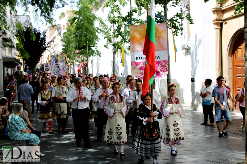 Imágenes del desfile del tradicional desfile del Festival Folclórico