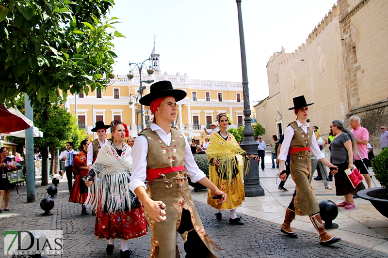 Imágenes del desfile del tradicional desfile del Festival Folclórico