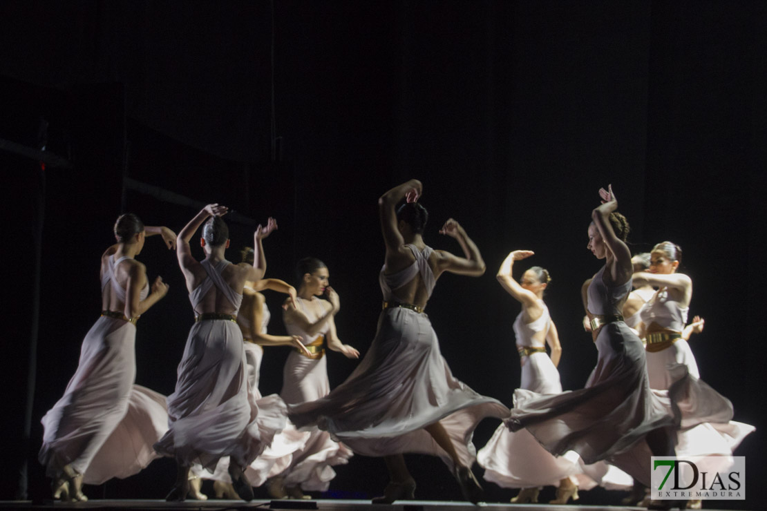 Imágenes del espectáculo del Ballet Nacional en el Festival de Fado y Flamenco de Badajoz