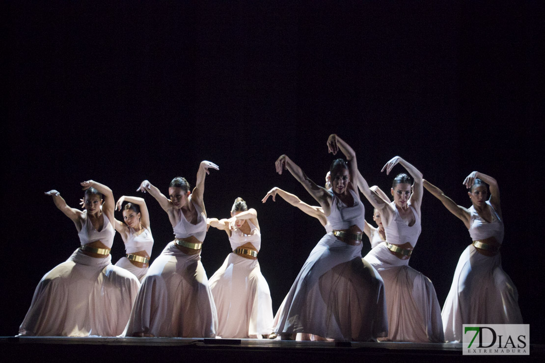 Imágenes del espectáculo del Ballet Nacional en el Festival de Fado y Flamenco de Badajoz