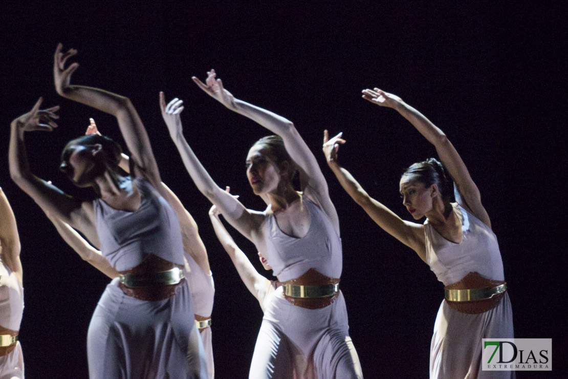 Imágenes del espectáculo del Ballet Nacional en el Festival de Fado y Flamenco de Badajoz