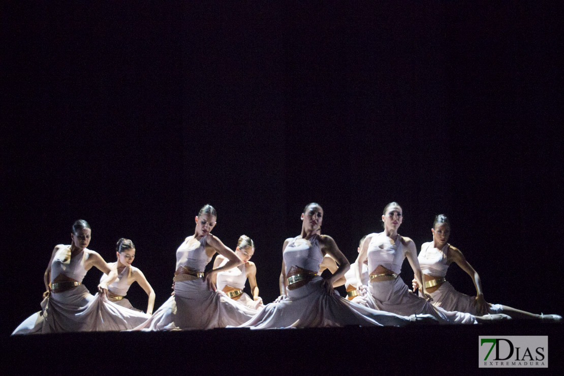 Imágenes del espectáculo del Ballet Nacional en el Festival de Fado y Flamenco de Badajoz