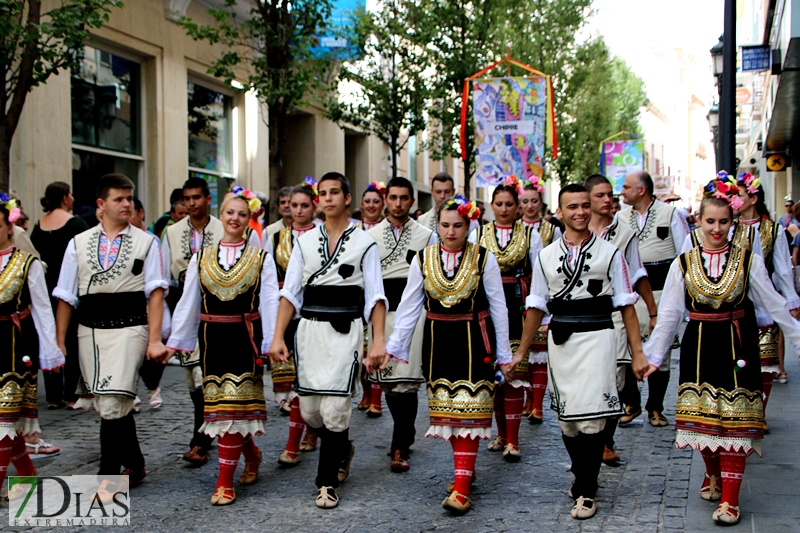 Imágenes del desfile del tradicional desfile del Festival Folclórico