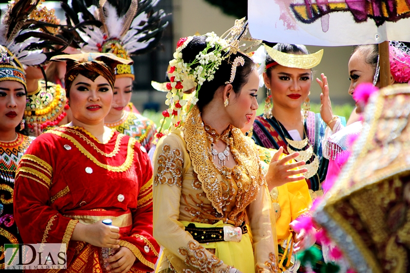 Imágenes del desfile del tradicional desfile del Festival Folclórico