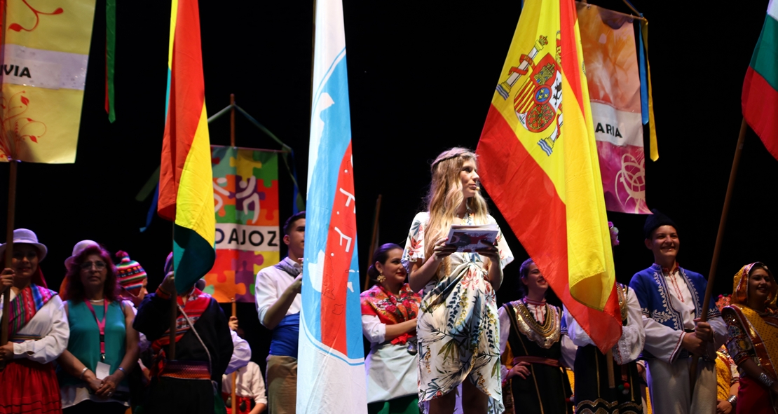 Badajoz, Bolivia y Chipre abren la 38º edición del Festival Folclórico