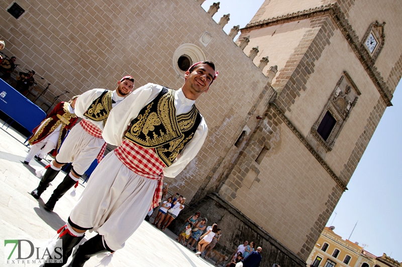 Acogida institucional a los países del Festival Folclórico