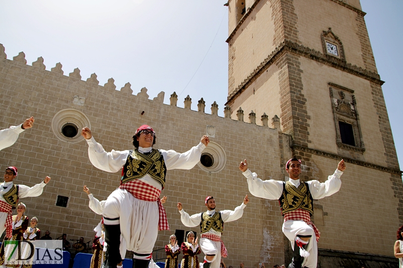 Acogida institucional a los países del Festival Folclórico