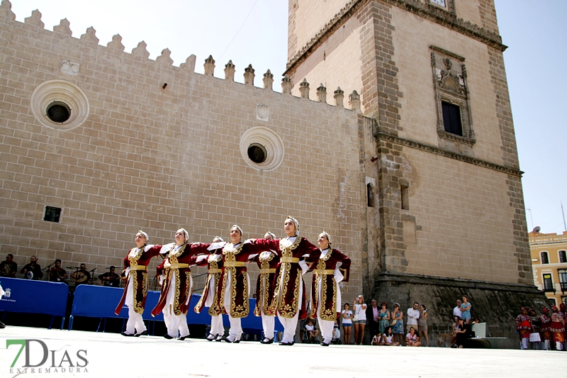 Acogida institucional a los países del Festival Folclórico