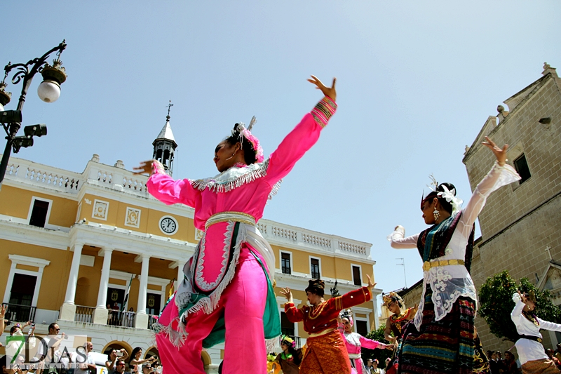 Acogida institucional a los países del Festival Folclórico