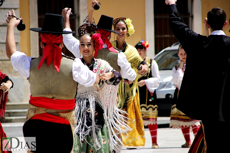 Acogida institucional a los países del Festival Folclórico