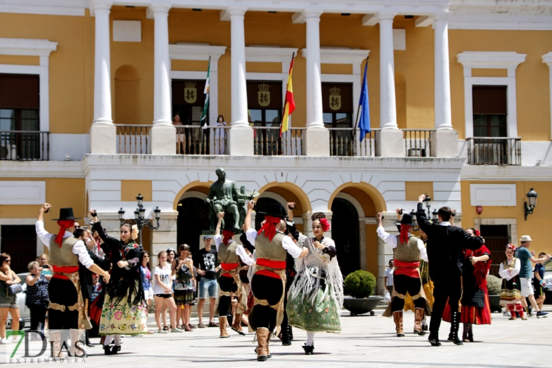 Acogida institucional a los países del Festival Folclórico