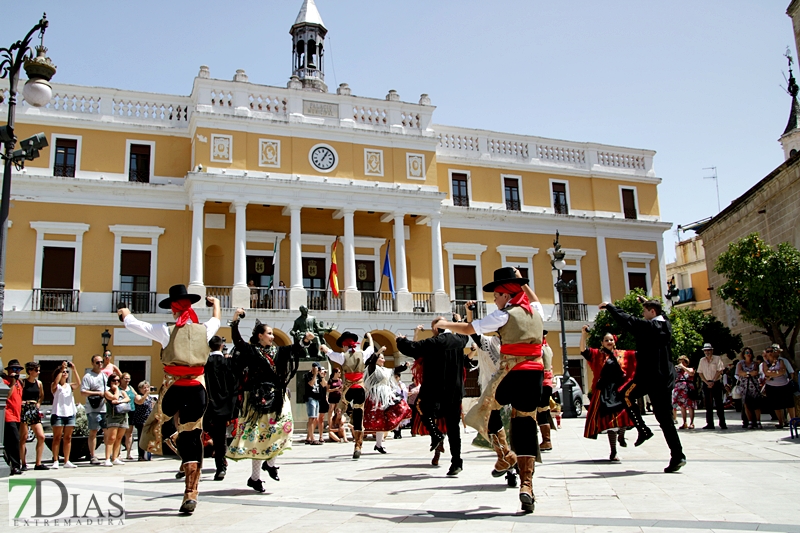 Acogida institucional a los países del Festival Folclórico