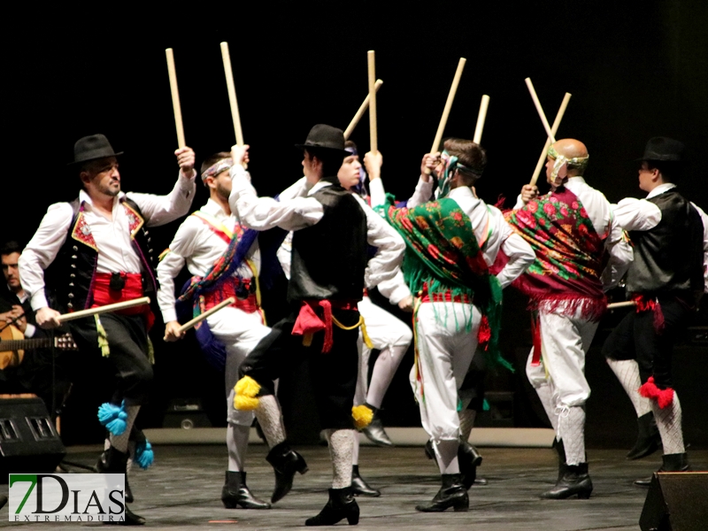 Imágenes de la segunda noche del Festival Folclórico de Extremadura