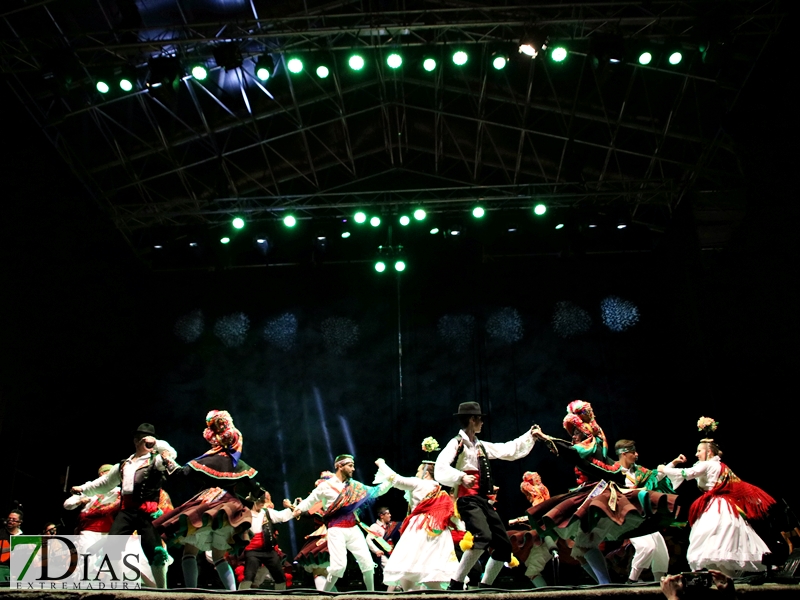 Imágenes de la segunda noche del Festival Folclórico de Extremadura