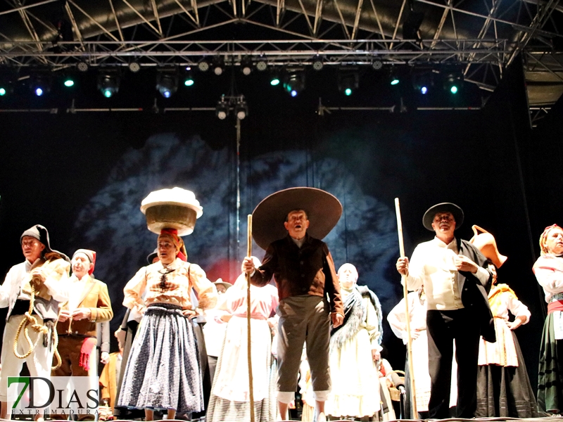 Imágenes de la segunda noche del Festival Folclórico de Extremadura