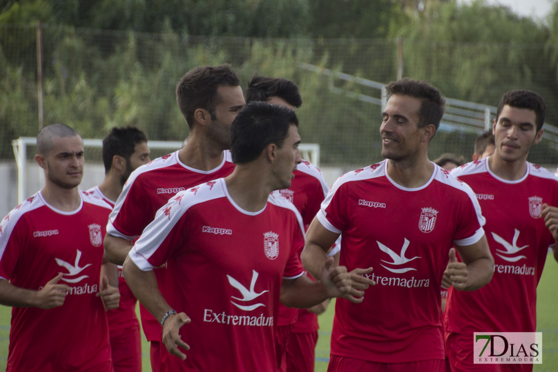 Imágenes del 1º entrenamiento del CD Badajoz de la temporada