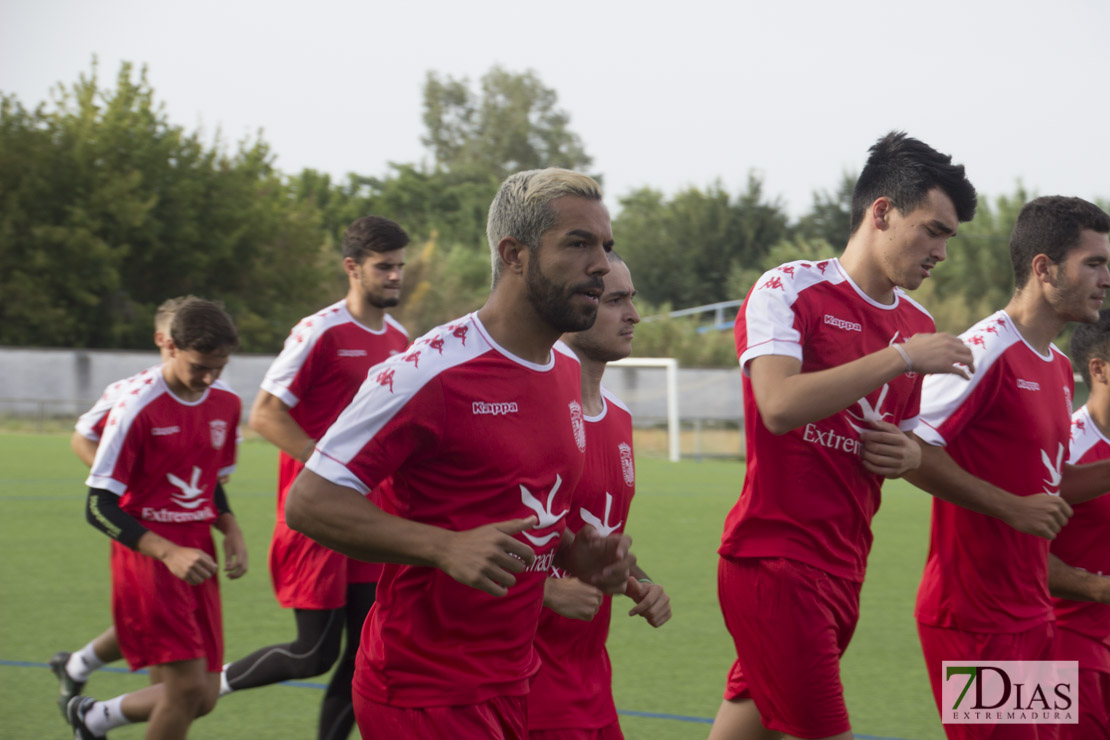 Imágenes del 1º entrenamiento del CD Badajoz de la temporada