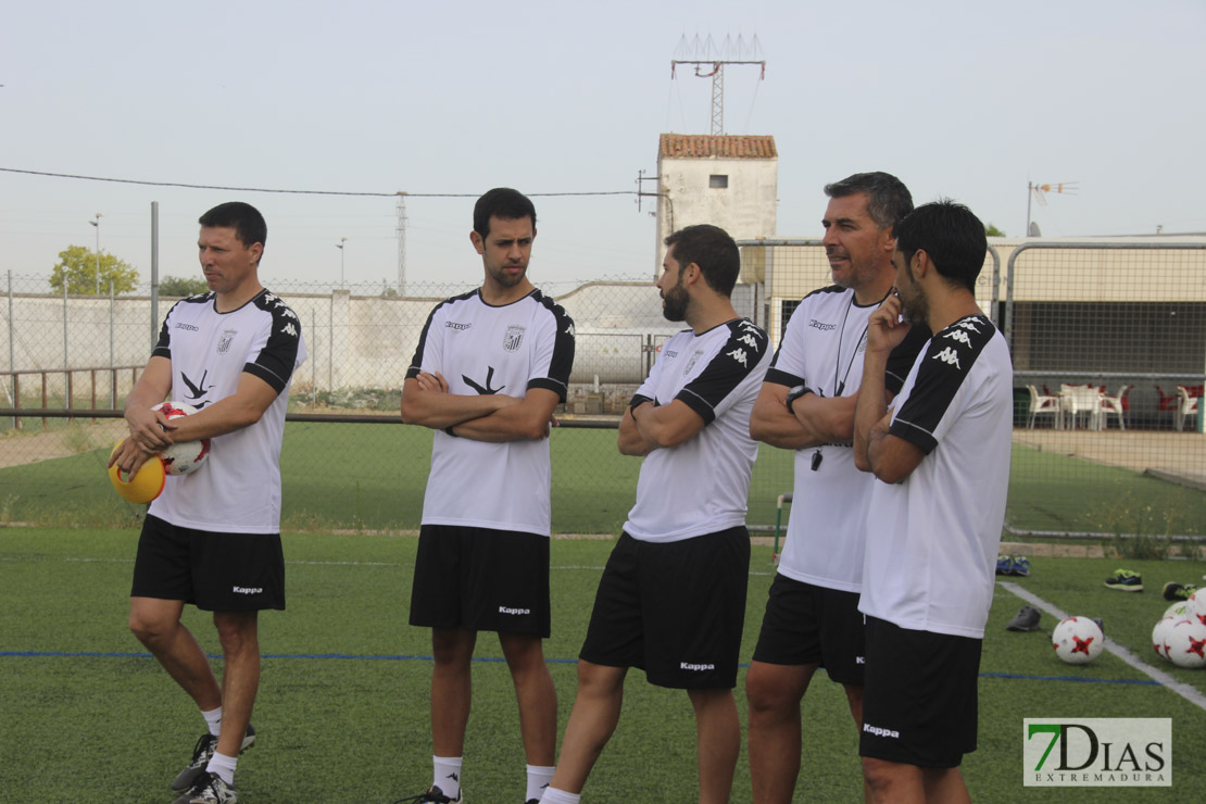 Imágenes del 1º entrenamiento del CD Badajoz de la temporada